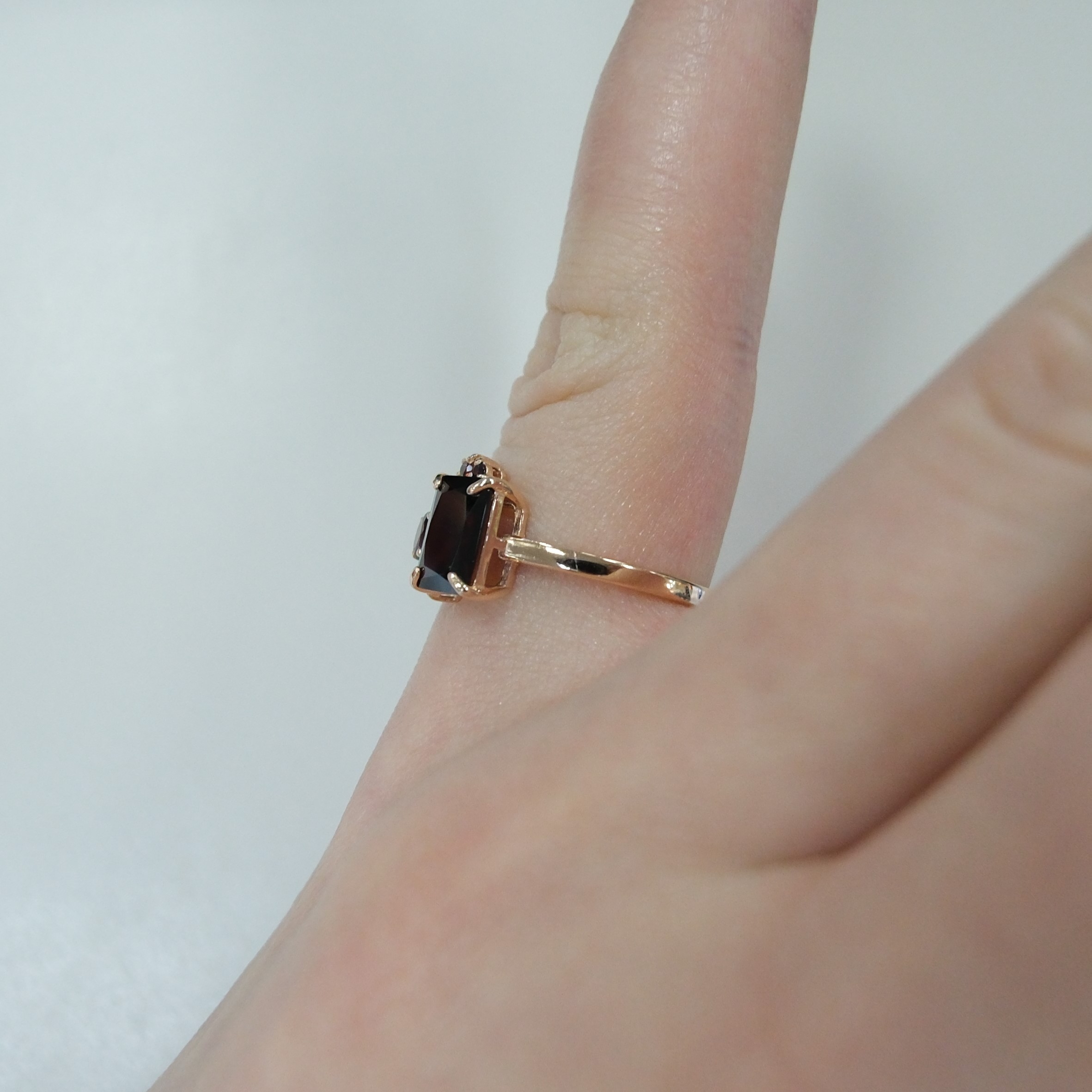 Серебряное кольцо с гранатами